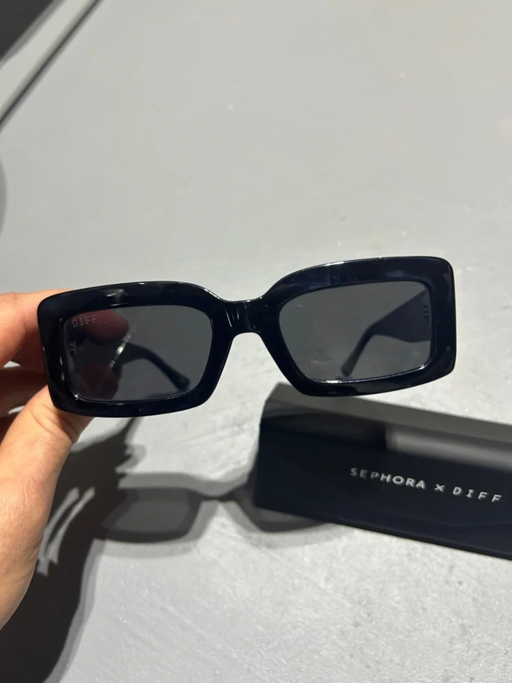 (NEW) Sephora x DIFF Indy Black Chunky Polarized Sunglasses with Hard Case